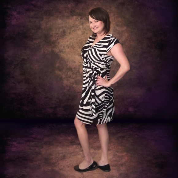 H&M Striped Wrap Dress Sz M Black White Cream Zebra Comfortable Stretch D7 - Picture 10 of 11